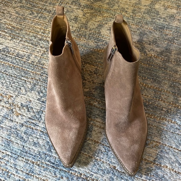 Excellent Condition Marc Fisher Booties - Picture 1 of 5